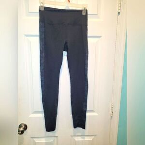 Vuori Leggings, Women's sz Xs, black.